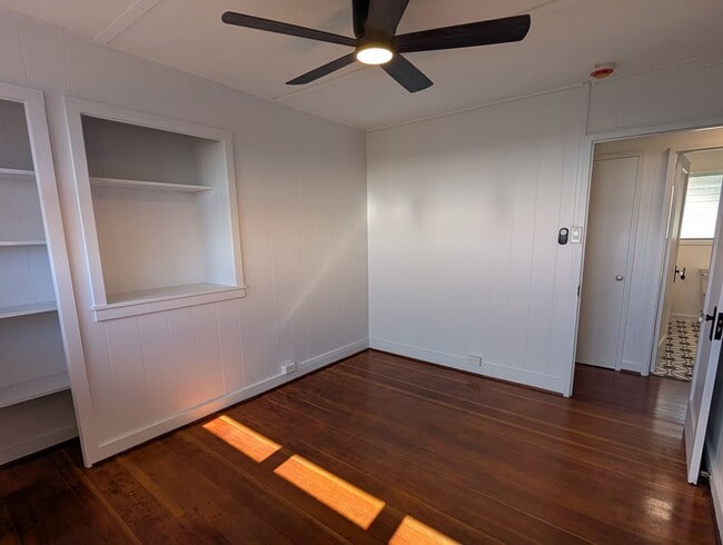 Building Photo - Ocean view upstairs 3 bed 2 bath 2 parking duplex near Likelike Hwy