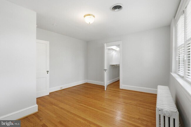 Building Photo - 912 N Garfield St
