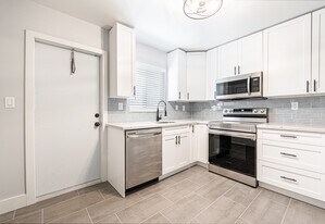 Building Photo - 2015 Wilkins Ave