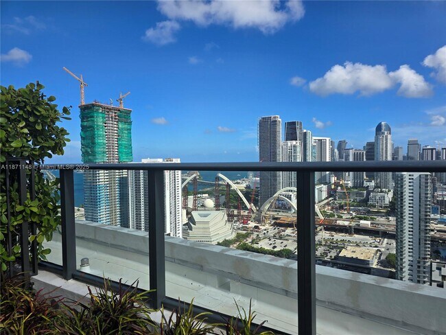 Building Photo - 1600 NE 1st Ave