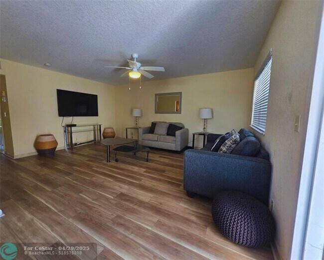 Building Photo - 321 Tuscany Ln