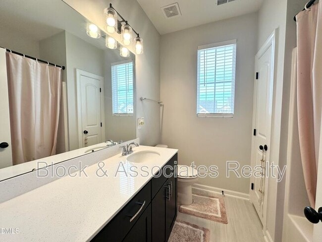 Building Photo - 99 Daybreak Way