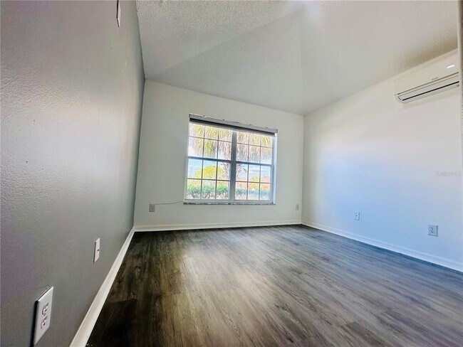 Building Photo - 2663 Oneida Loop