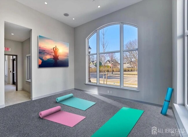 Building Photo - 735 Station Rd