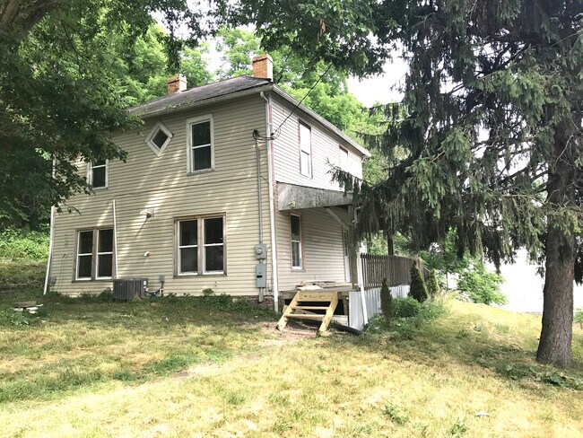 Building Photo - 1374 E Canal St