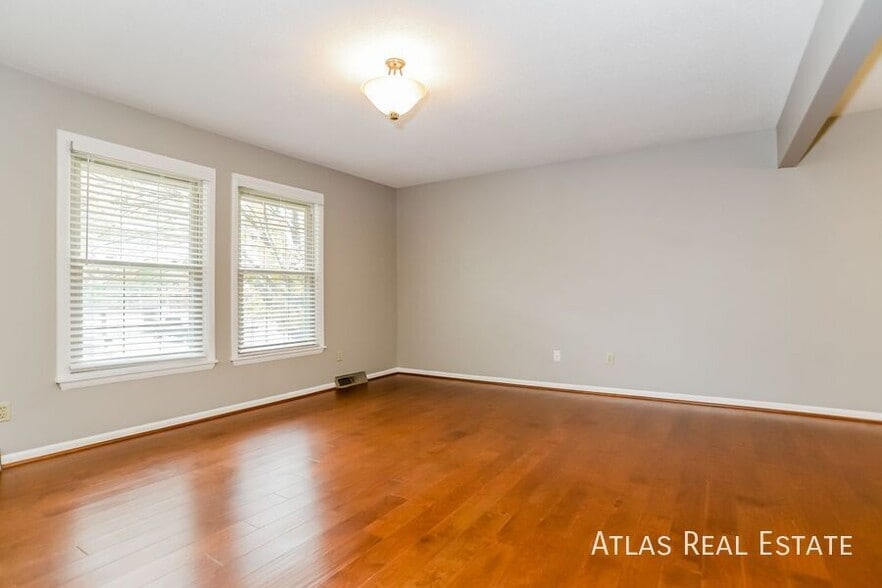 Building Photo - 2312 NE 72nd Terrace