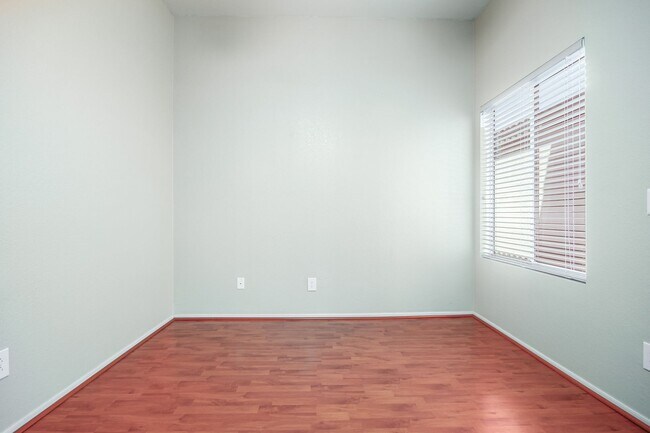 Building Photo - COMING SOON! Spacious 3 Bed, 2 Bath Home in Mesa