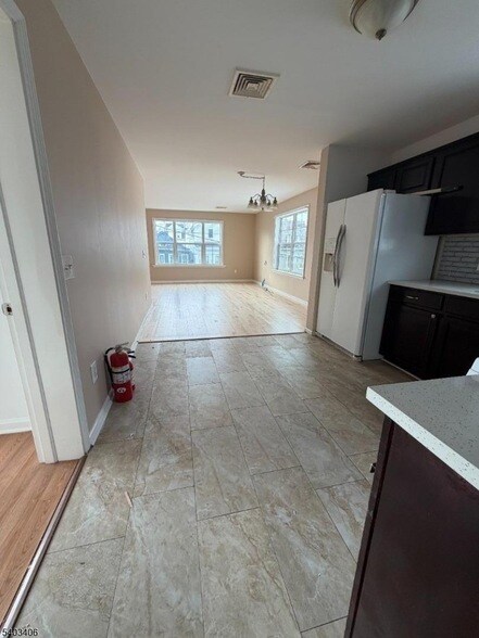 Building Photo - 110-PT112 Redwood Ave