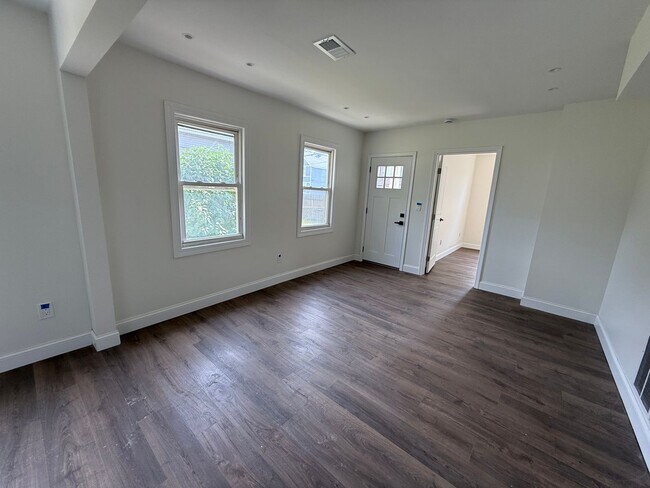 Building Photo - 2089 W 41st St