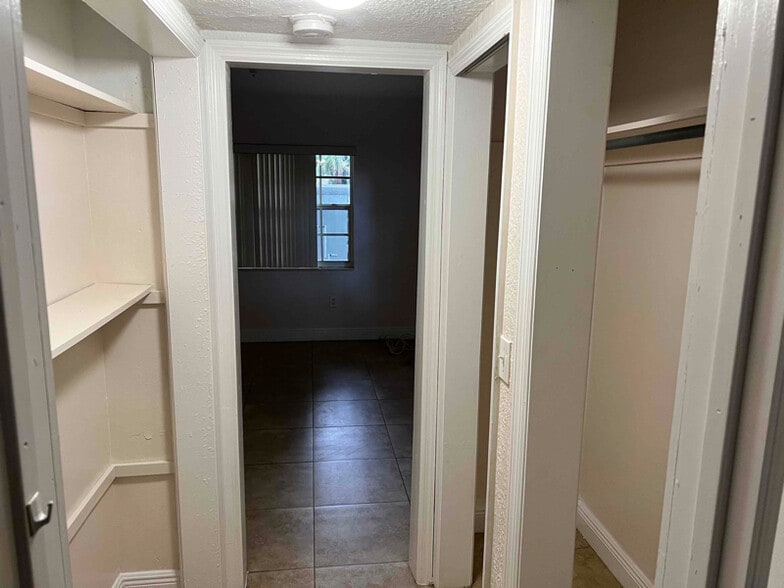 Building Photo - 765 NE 126th St