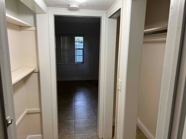 Building Photo - 765 NE 126th St