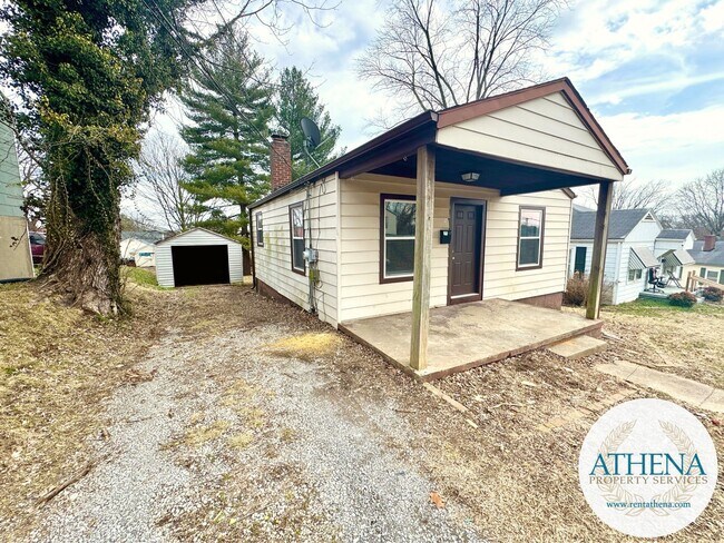 Building Photo - 2 Bed / 1 Bath House Off North Main Street