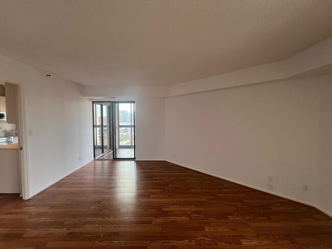 Building Photo - 1600 N Oak St