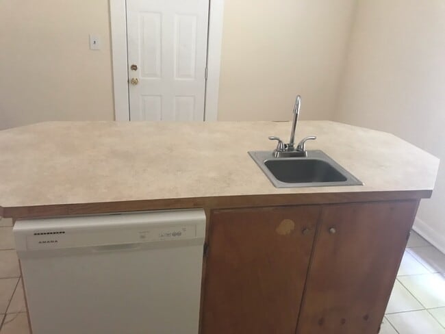 Building Photo - 619 E Solomon St