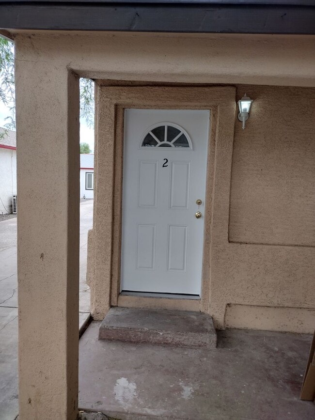 Building Photo - Sharp 1 Bed/1 Bath Updated Apt