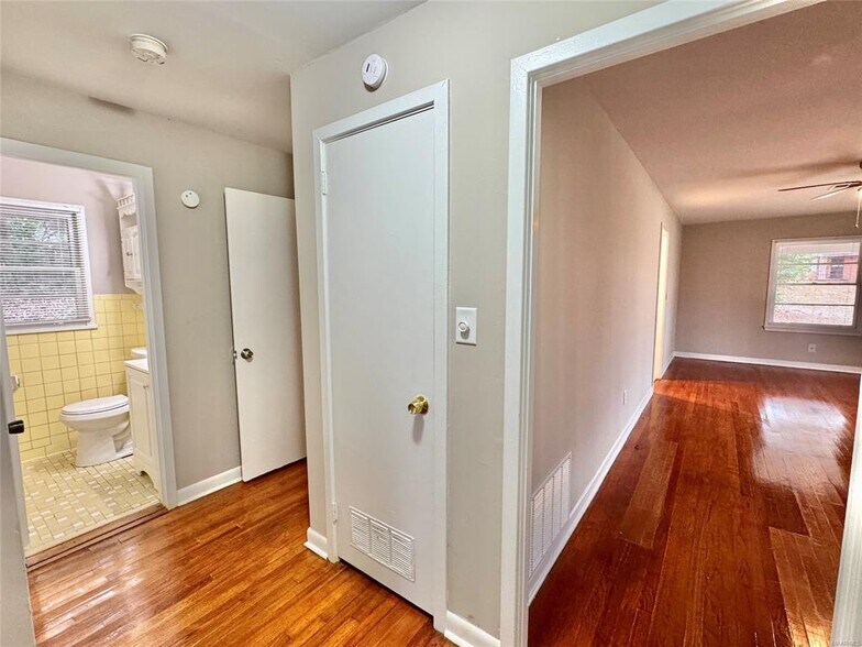 Building Photo - 3346 Vermont Dr