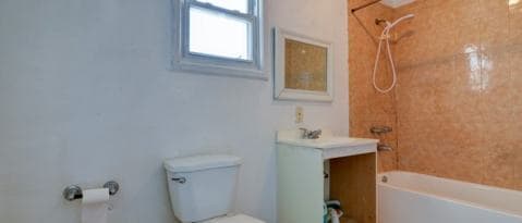 Building Photo - 882 Amboy Ave
