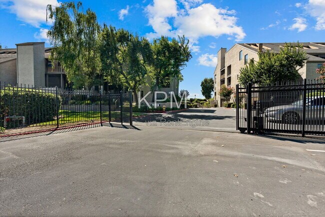 Building Photo - 6669 Embarcadero Dr