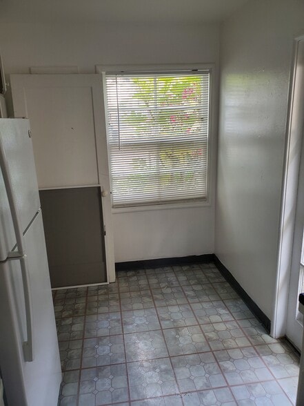 Kitchen - 1329 Parker St