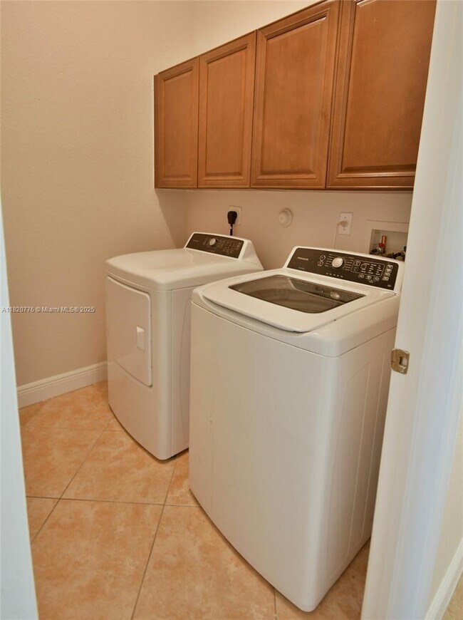 Building Photo - 8940 SW 228th Ln