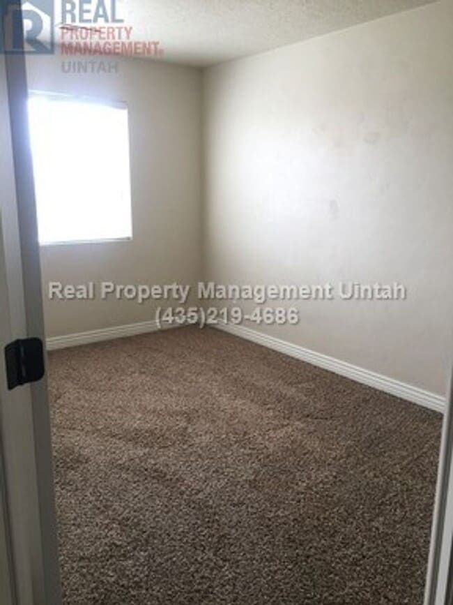 Building Photo - 3 bed 2.5 bath townhome in Fox Run