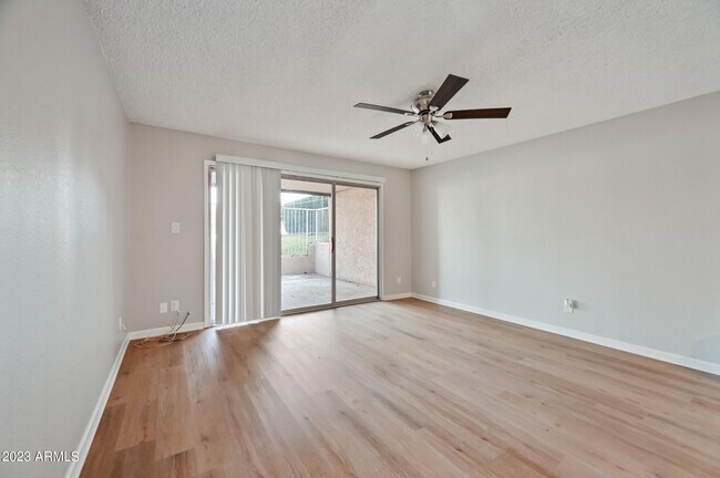 Building Photo - 11044 N 28th Dr