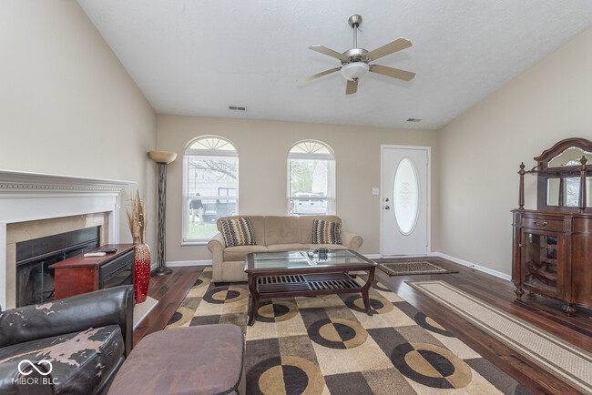 Building Photo - 381 Longview Bend