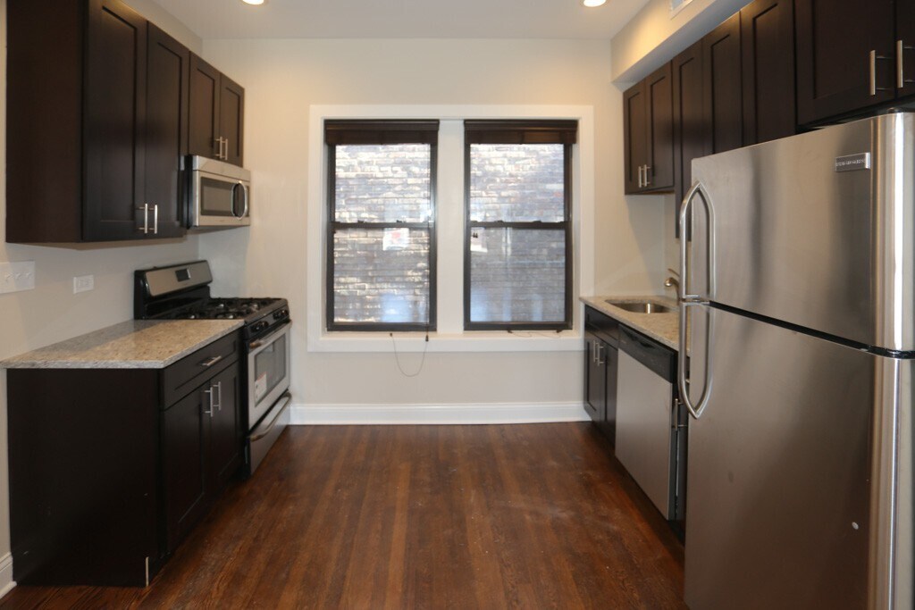 Building Photo - 527 W Barry Ave