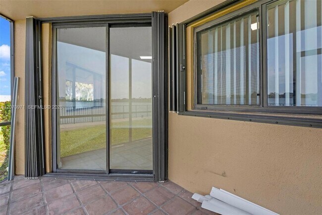 Building Photo - 15545 Miami Lakeway N