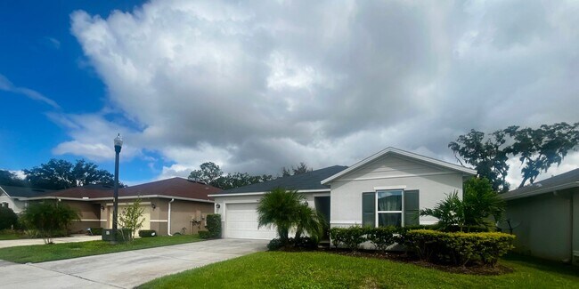 Building Photo - Spacious 3-Bed, 2-Bath Fully Gated Home in...