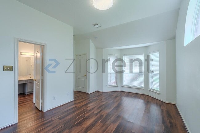 Building Photo - 14107 White Oak Gardens Dr