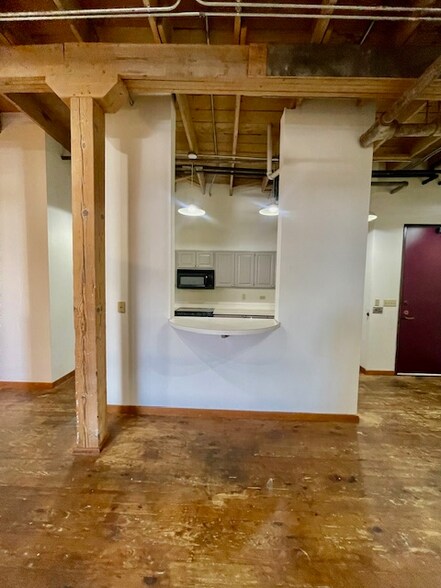 Building Photo - 220 S 2nd St