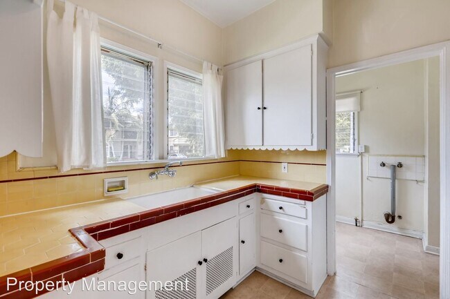 Building Photo - 438 N Vista St