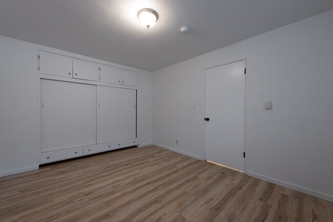 Building Photo - 2021