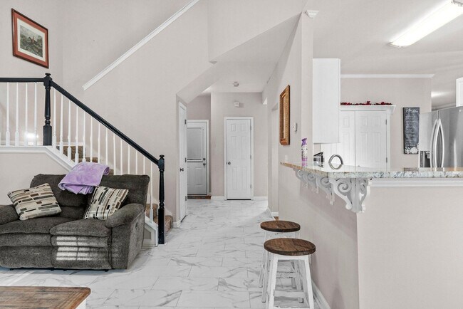 Building Photo - 66 Woodmont Ln