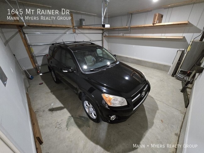 Building Photo - 1645 Mount Rainer Dr