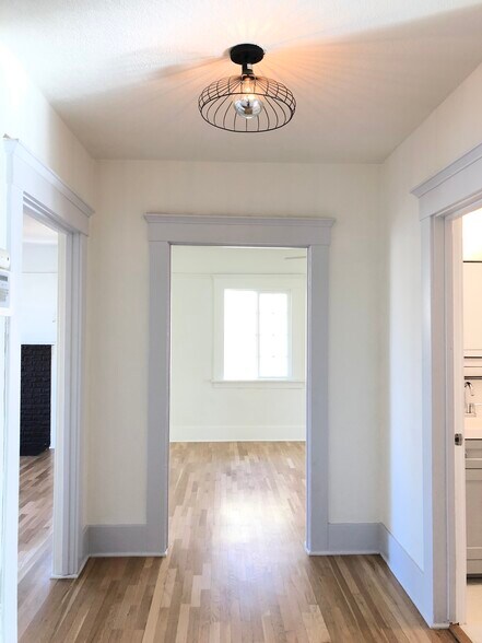 Building Photo - 1386 W 38th St