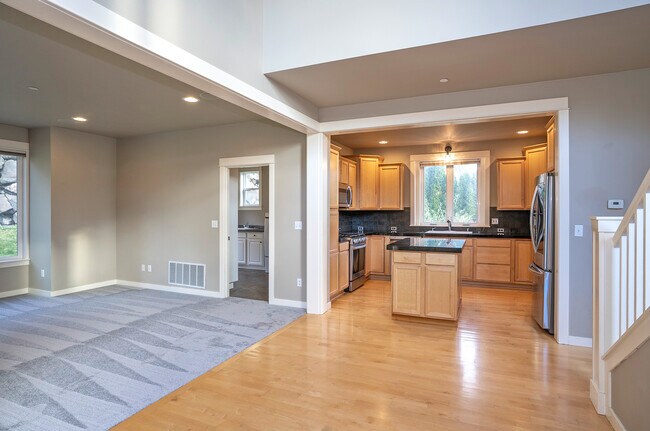 Building Photo - 1749 Skyline Ridge Ln SW