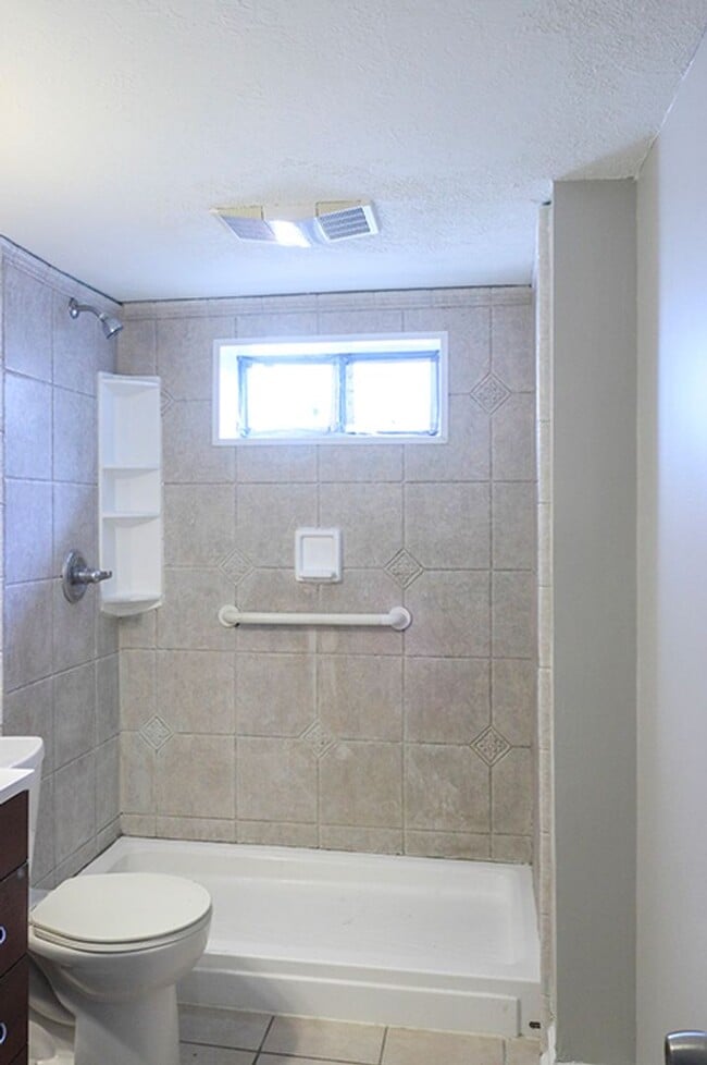 Building Photo - 3 bedroom, 2 bath Ranch with a partially finished basement