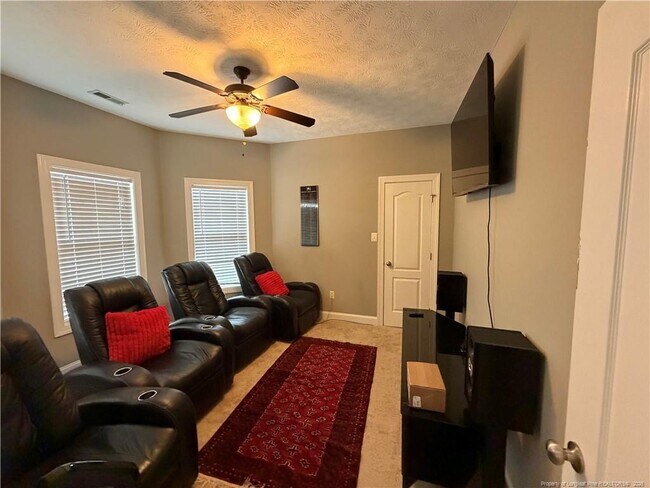 Building Photo - 115 Dairy Ct