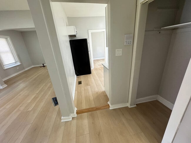 Building Photo - 1623 W 61st St