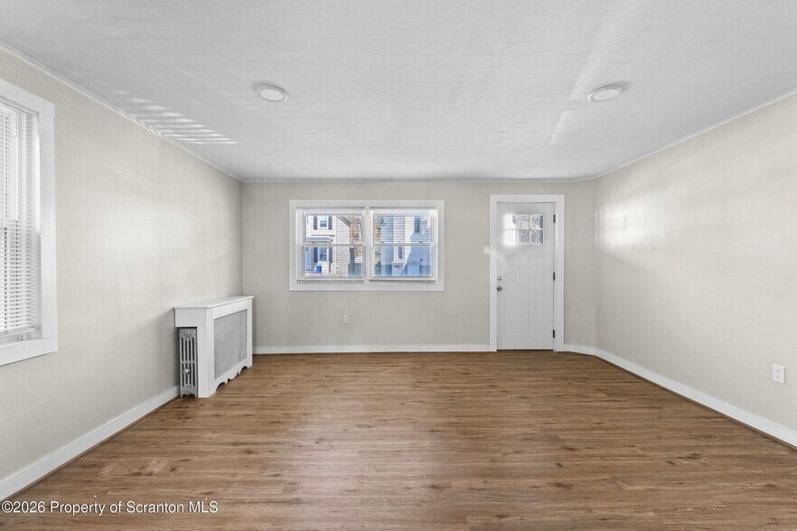 Building Photo - 302-304-304 Vine St