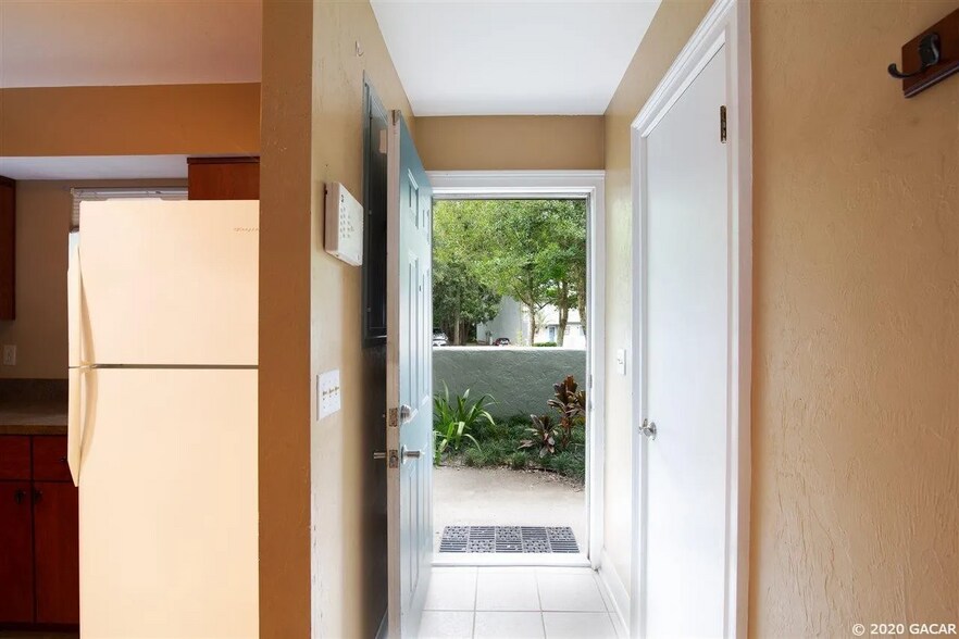 Entrance - 4411 SW 34th St
