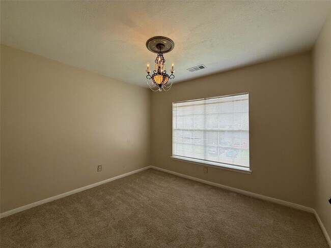 Building Photo - 4614 Russett Pl S