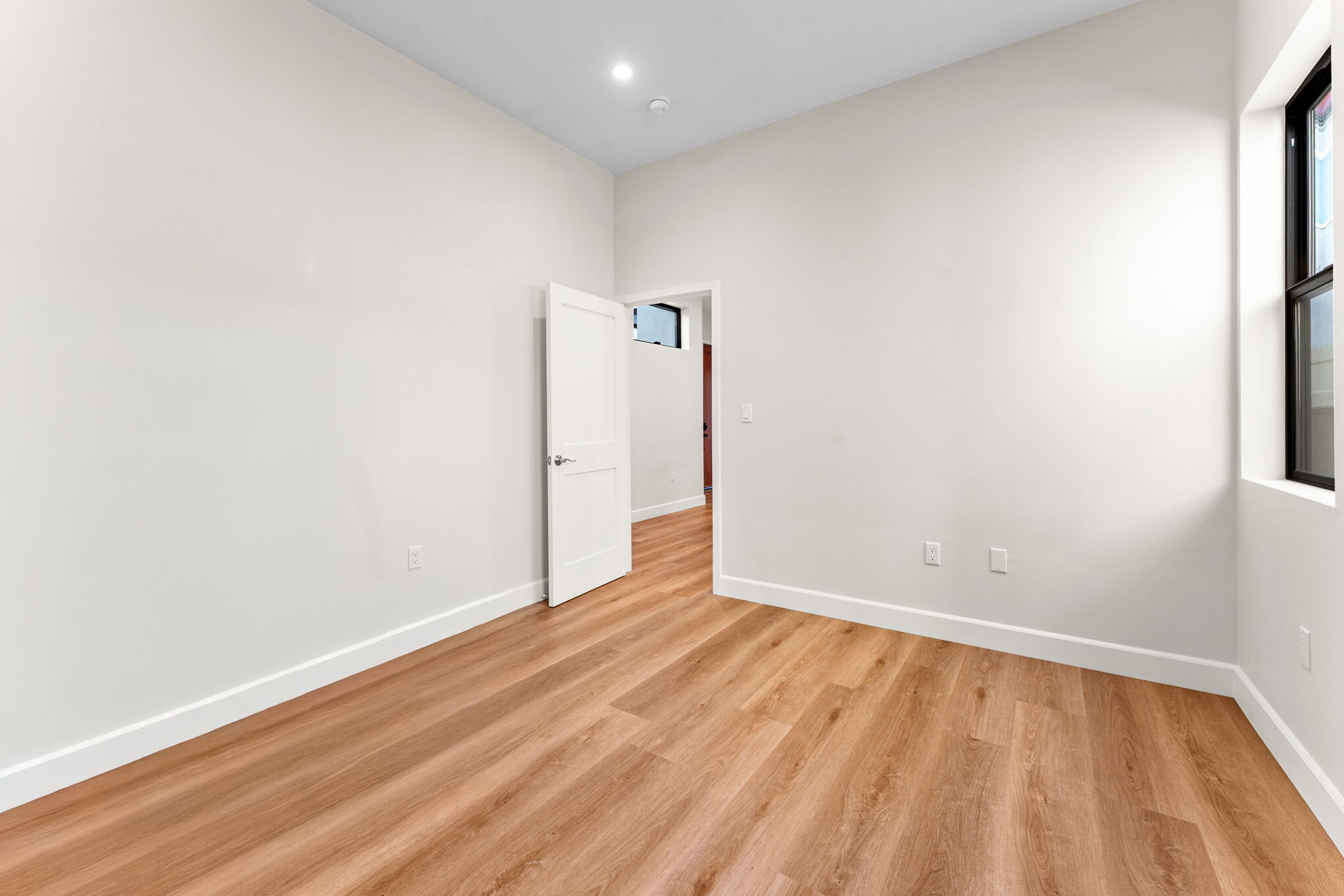 Building Photo - 2430 E 7th St