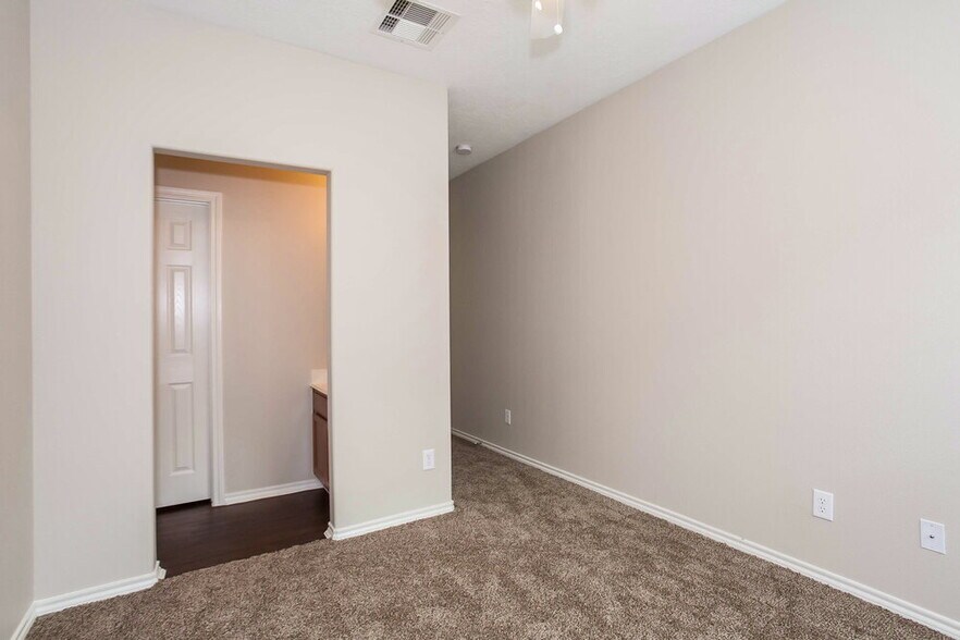 Building Photo - 11003 Oasis View Ln
