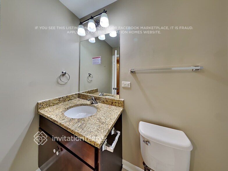 Building Photo - 2833 Briarwood Dr E