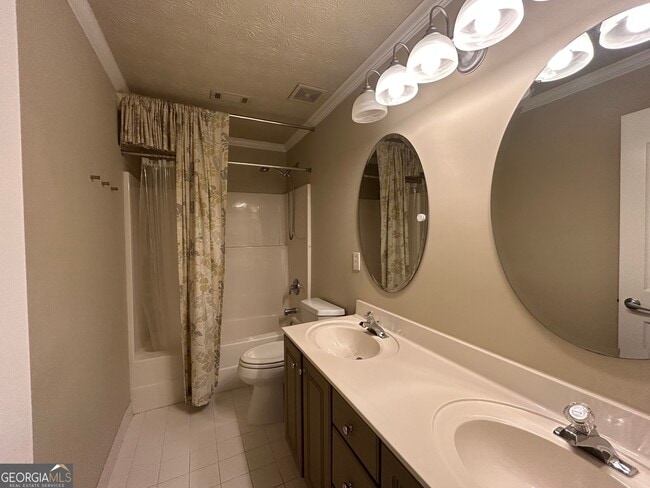 Building Photo - 111 Hanbury Ln