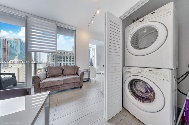 Building Photo - 151 SE 1st St