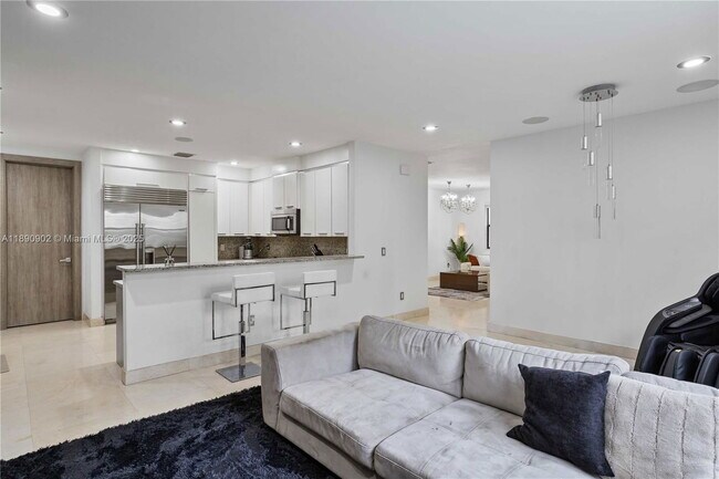 Building Photo - 9910 NW 86th Terrace